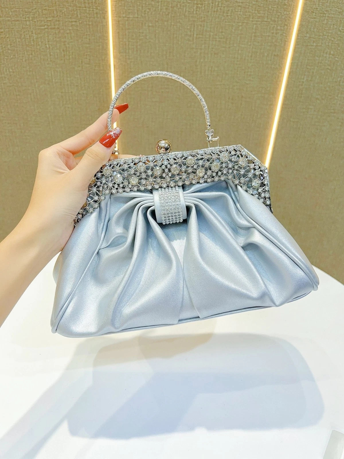 Pochette in ecopelle con Chiusura a Bocchetta e Cristalli