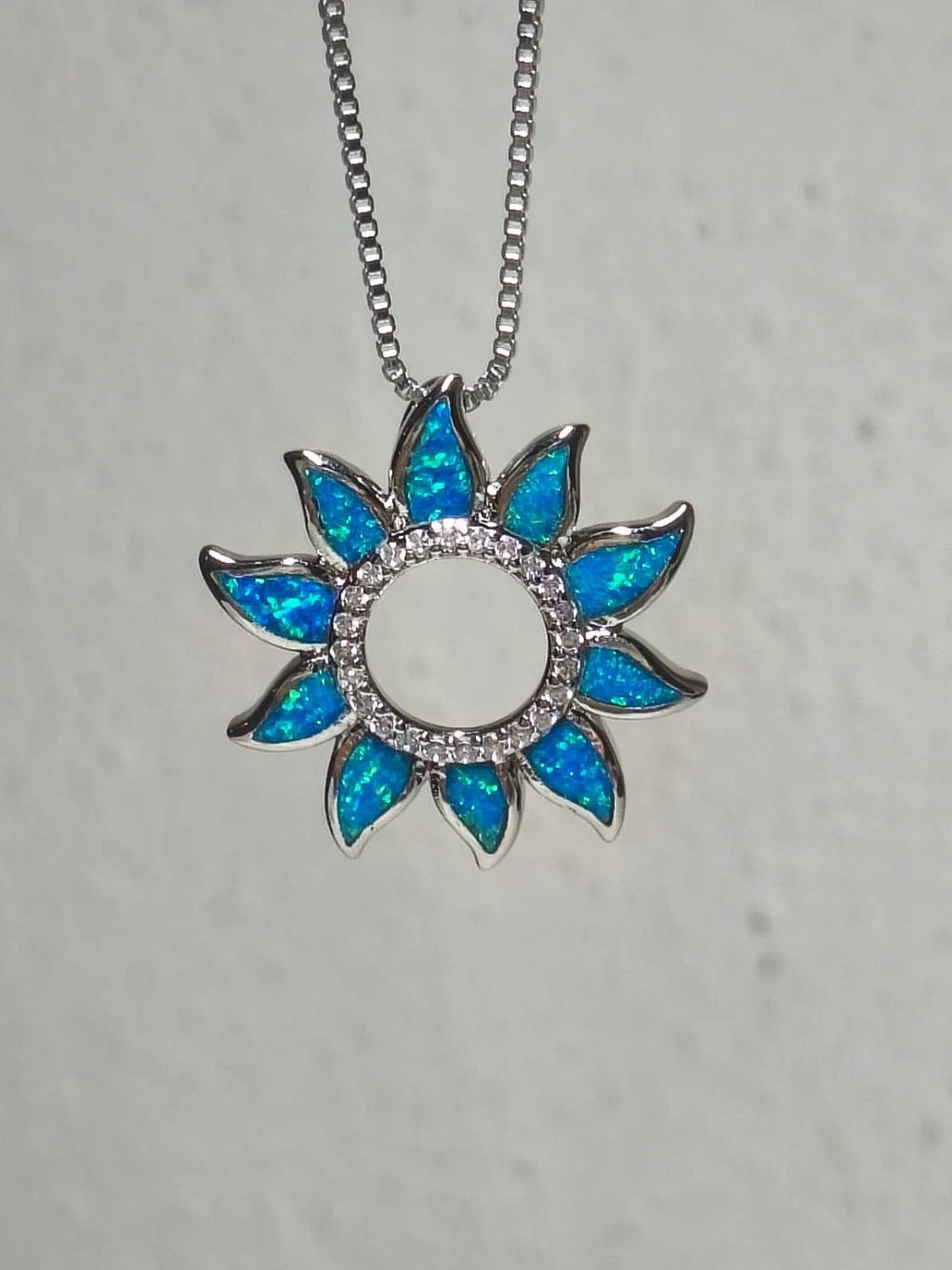 Collana con ciondolo a raggi sole in opale blu, gioielli floreali placcati arg