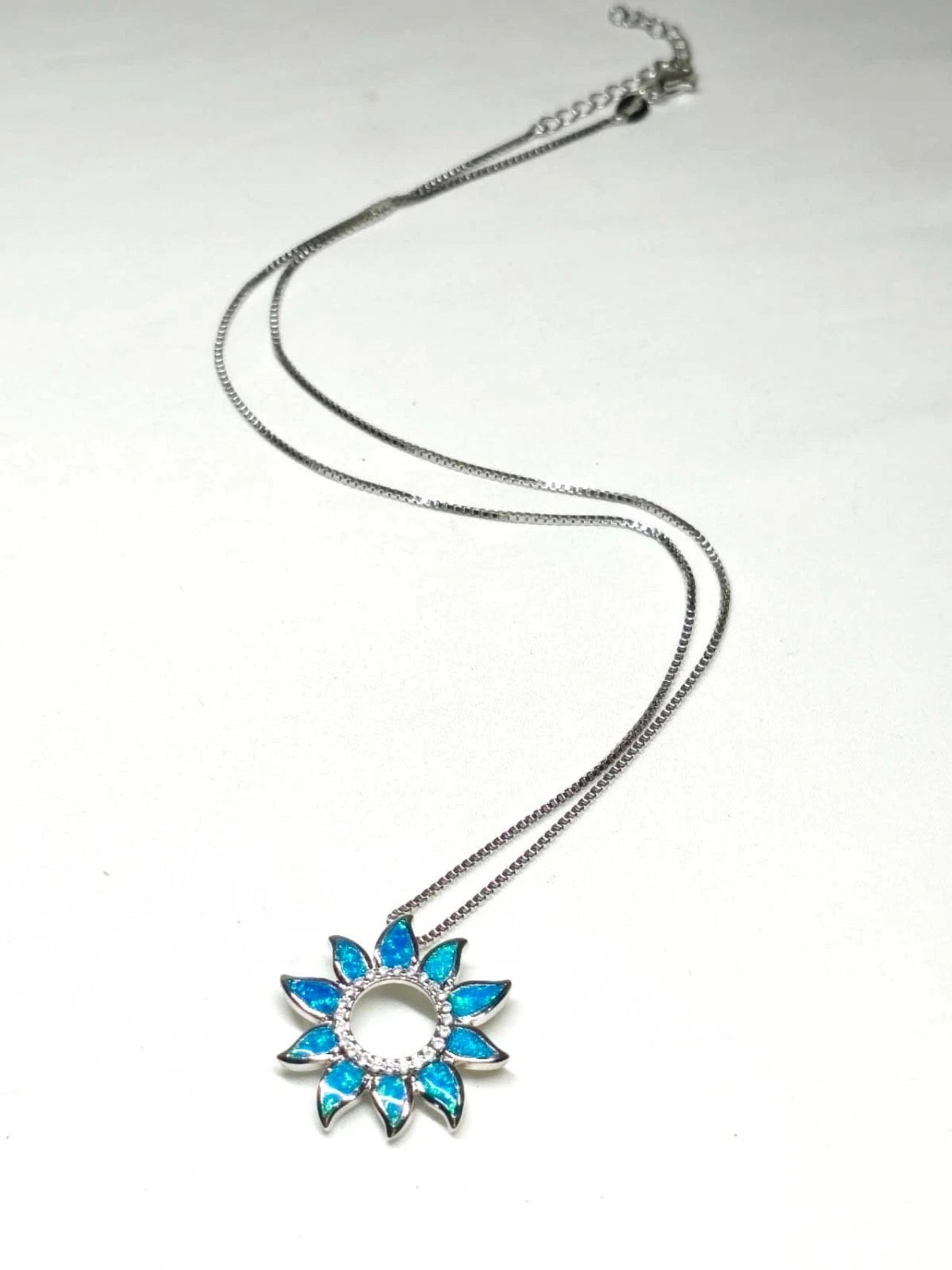 Collana con ciondolo a raggi sole in opale blu, gioielli floreali placcati arg