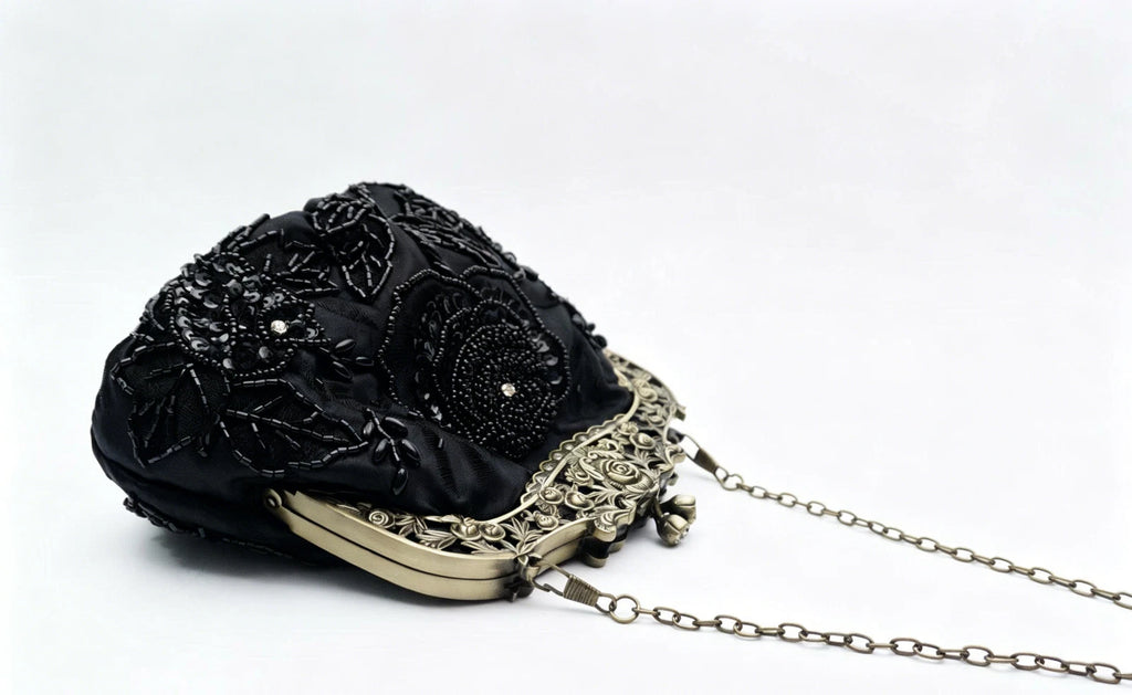 Pochette da sera "Rosa Notturna", raso nero ricamo perline artigianale