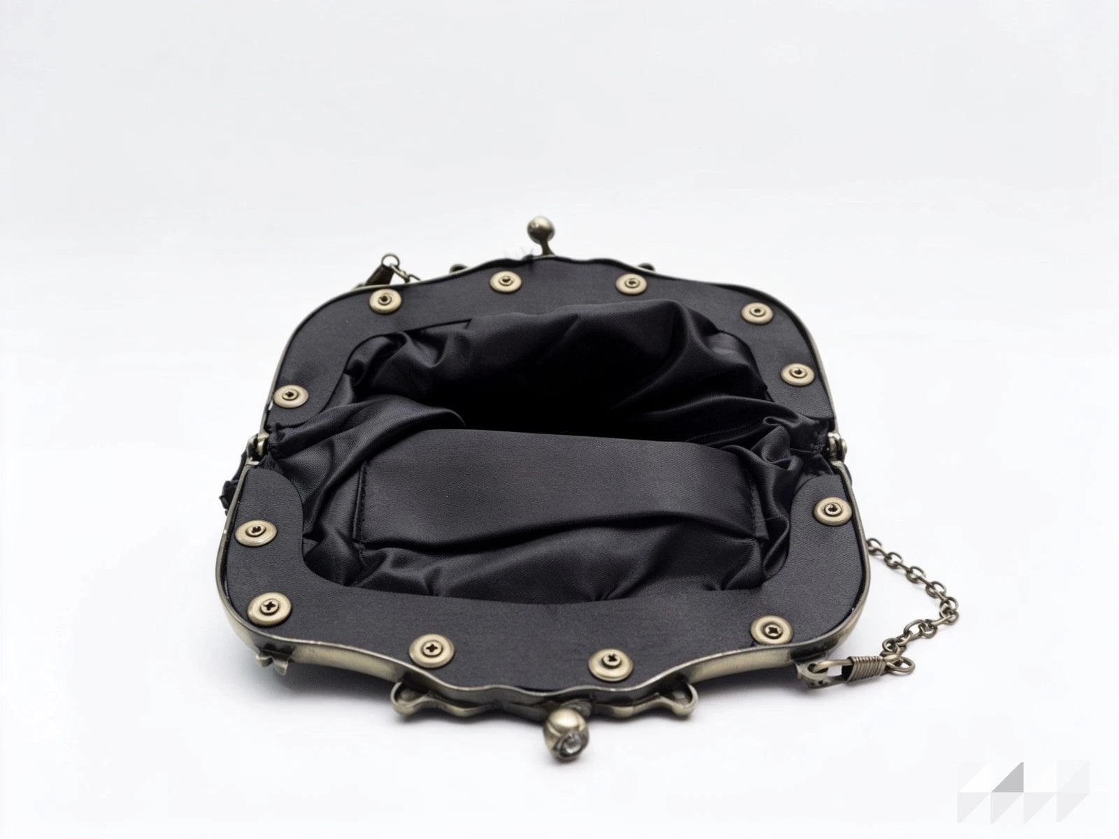 Pochette da sera "Rosa Notturna", raso nero ricamo perline artigianale