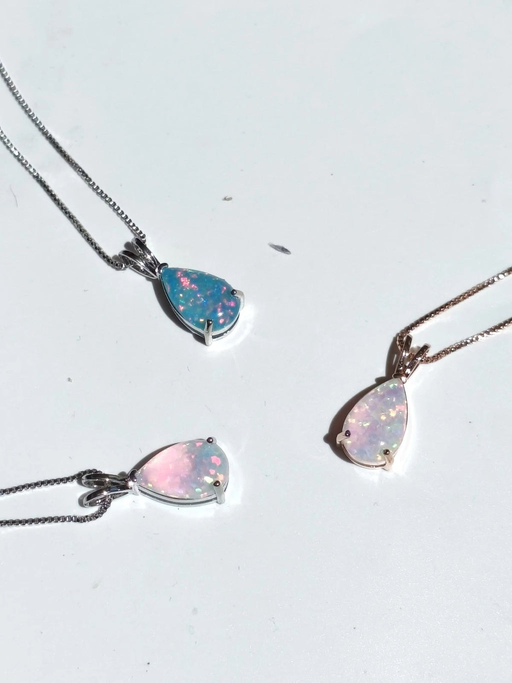 Collana di opale forma goccia placcato in oro bianco 18K
