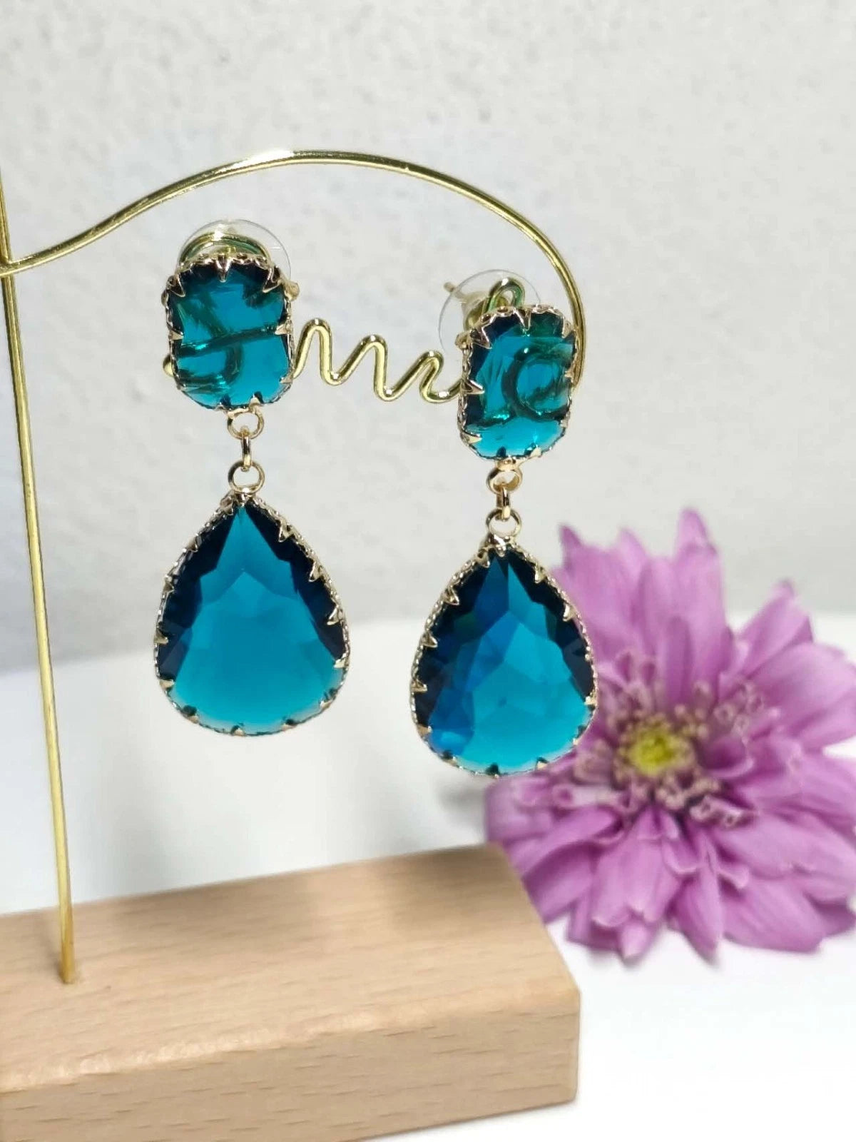 Orecchini pendenti con zirconi, placcati oro, stile chic