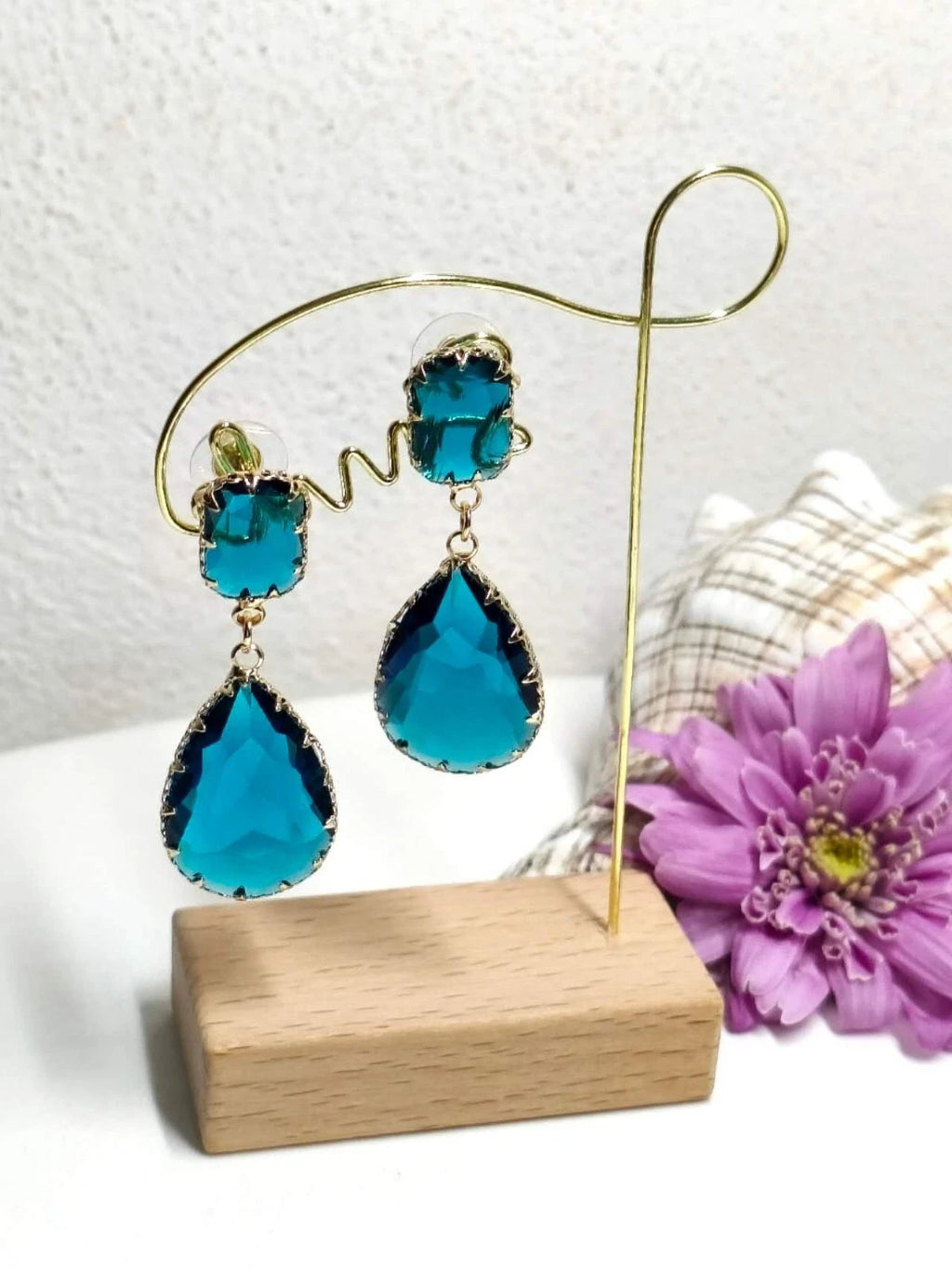 Orecchini pendenti con zirconi, placcati oro, stile chic