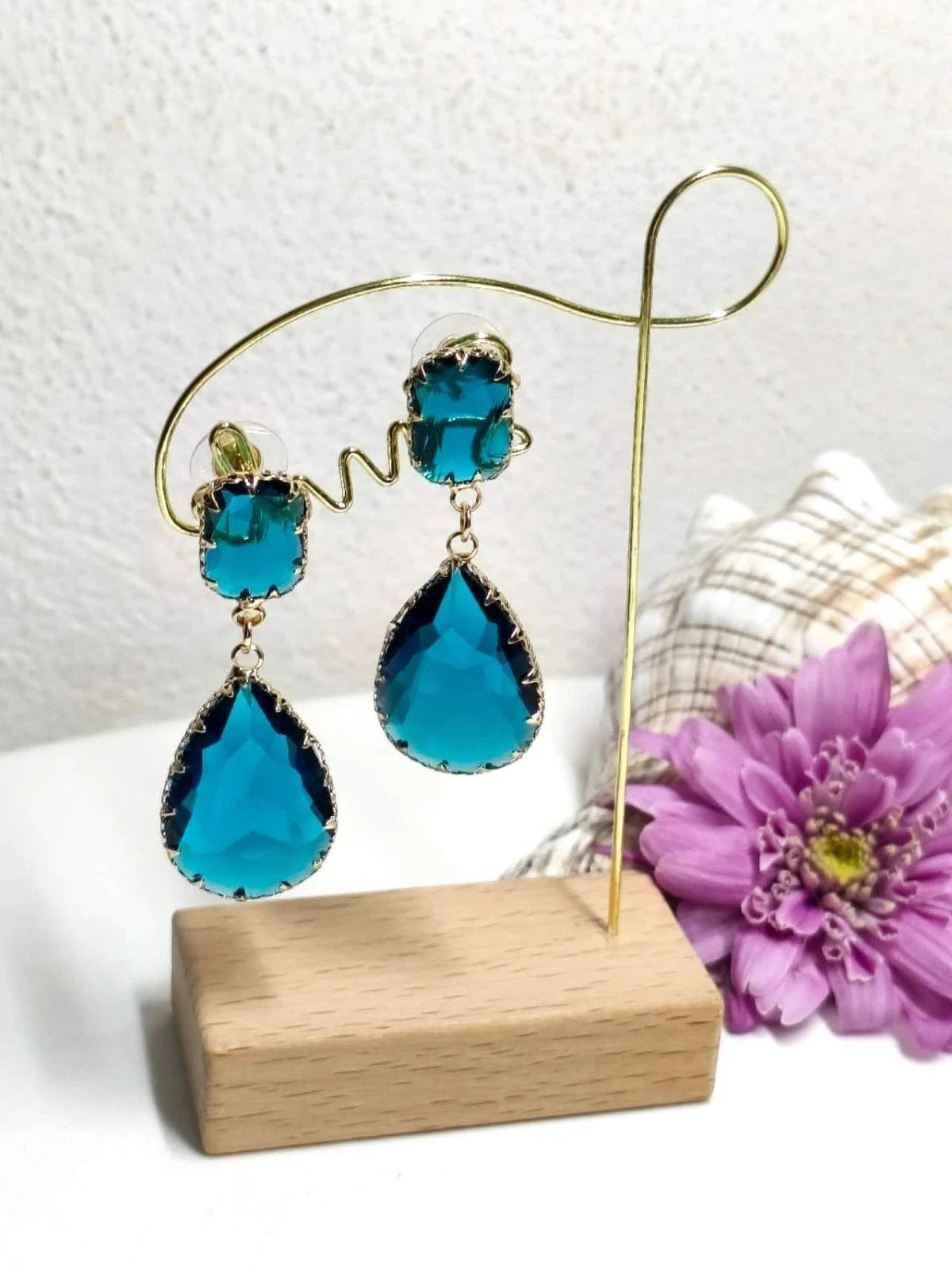 Orecchini pendenti con zirconi, placcati oro, stile chic
