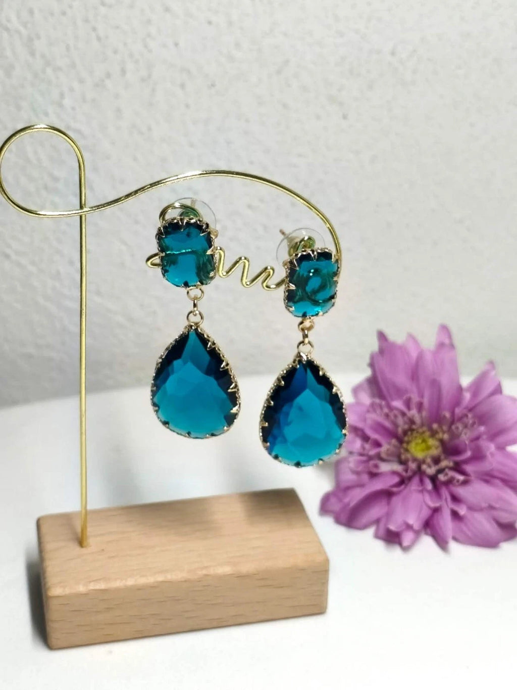 Orecchini pendenti con zirconi, placcati oro, stile chic