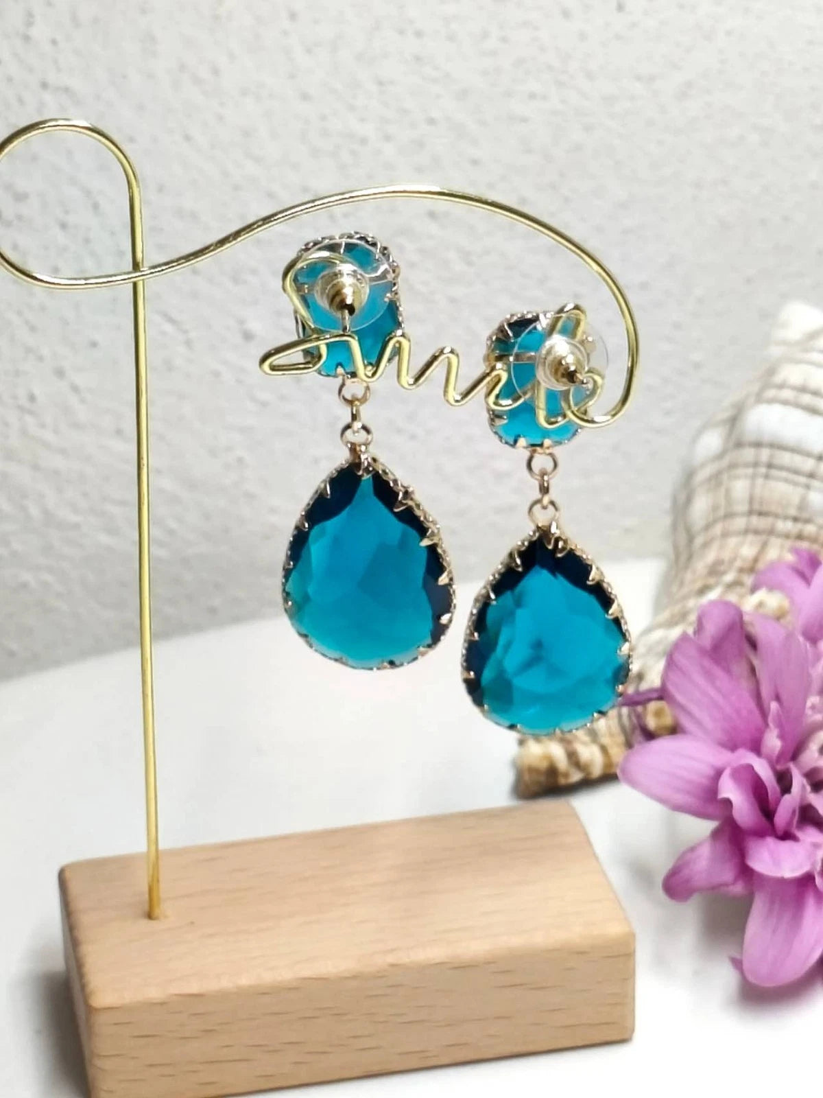 Orecchini pendenti con zirconi, placcati oro, stile chic