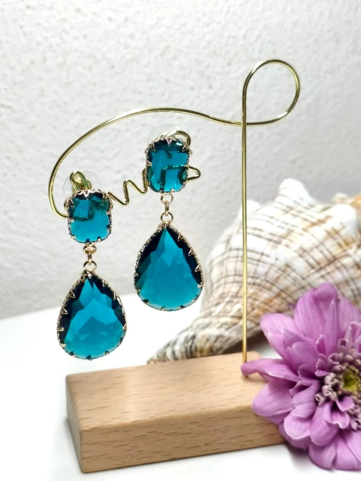 Orecchini pendenti con zirconi, placcati oro, stile chic