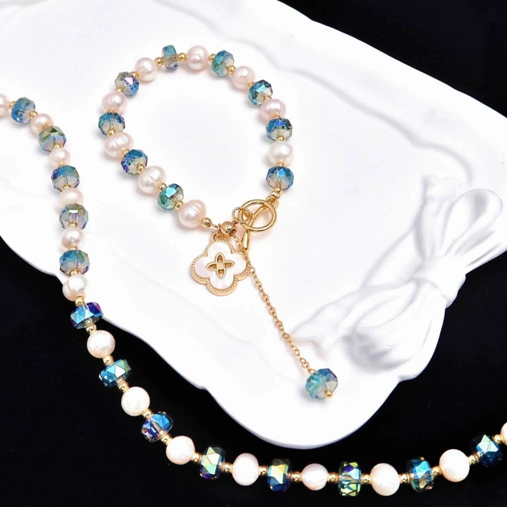 Set collana+bracciale con perle naturali e cristallo cangiante blu, trifoglio