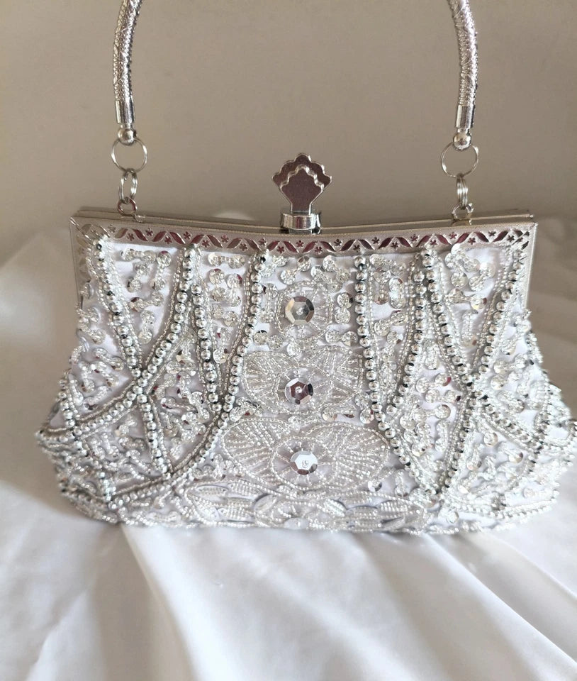 Pochette artigianale con perline e cristalli, borsa per sposa e cocktail party