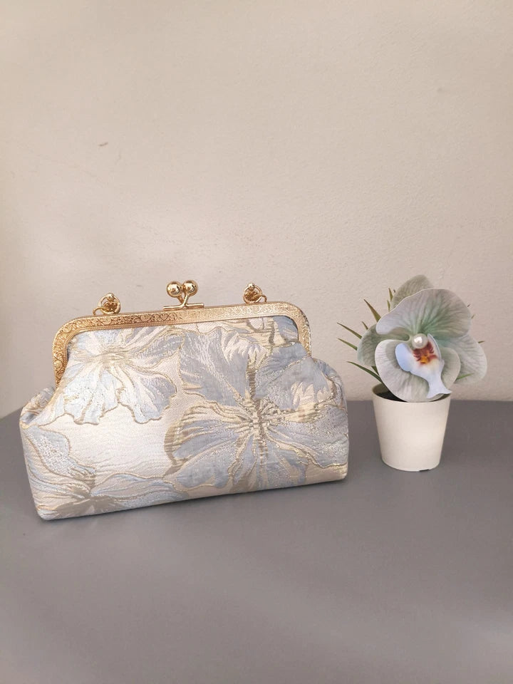 Pochette da sera con ricamo floreale, a mano o a tracolla