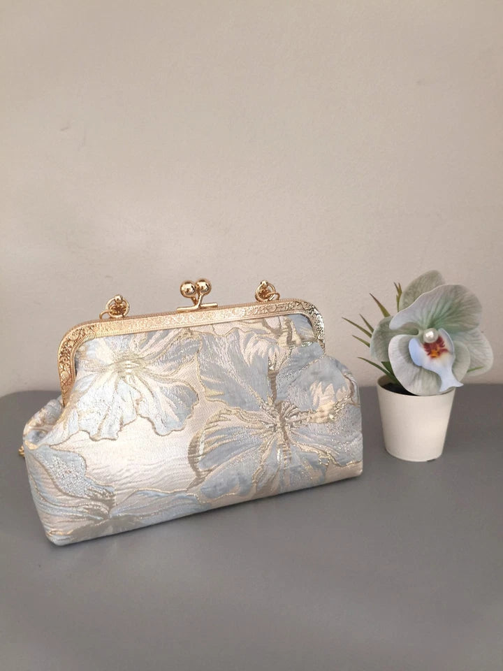 Pochette da sera con ricamo floreale, a mano o a tracolla